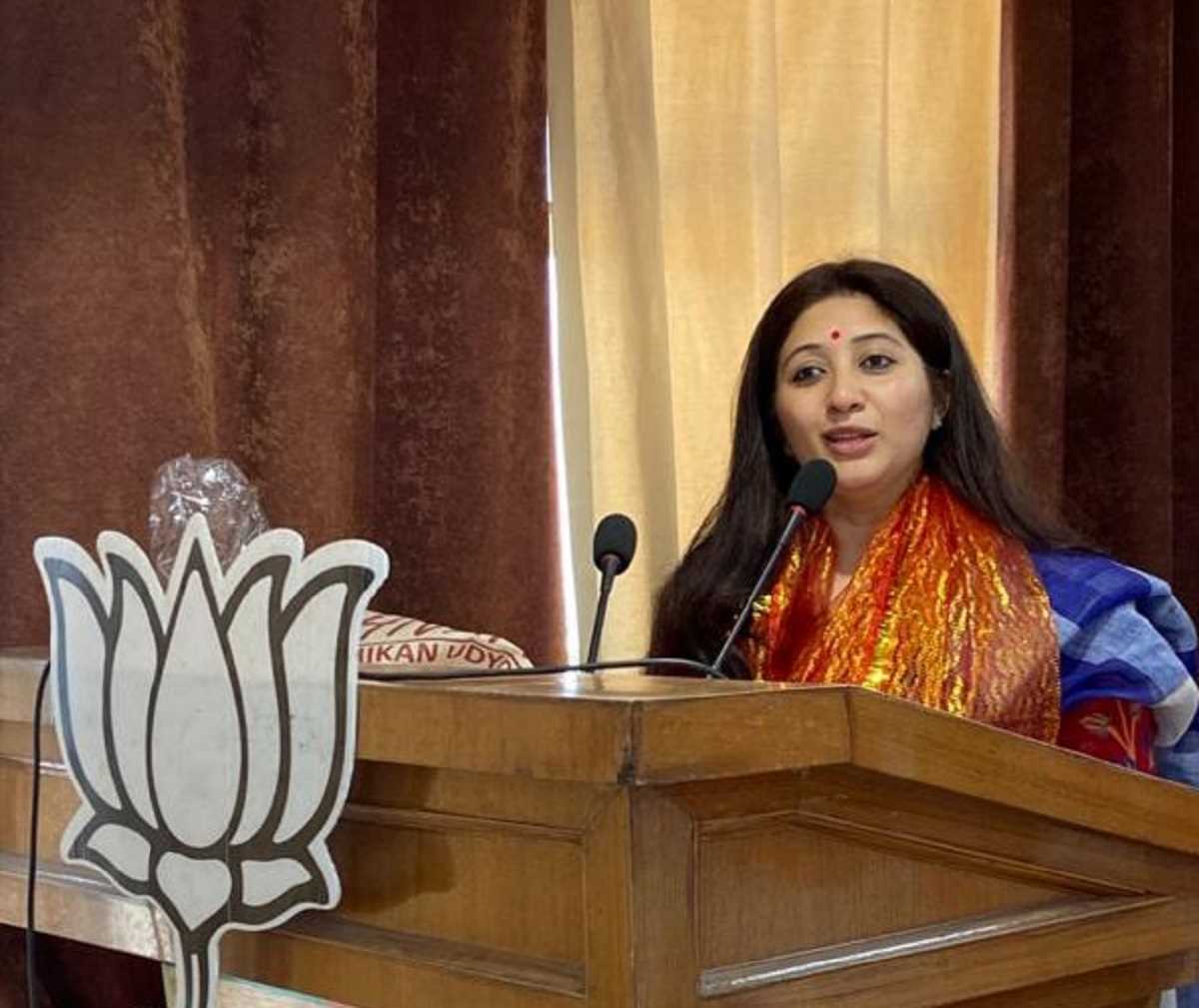 ममता बनर्जी महिला के नाम पर धब्बा हैं, भाजपा नेता दीप्ति रावत भारद्वाज ने साधा निशाना